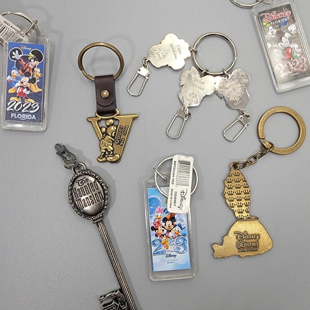 Walt Disney Keychains Lot - Picture 7 of 10